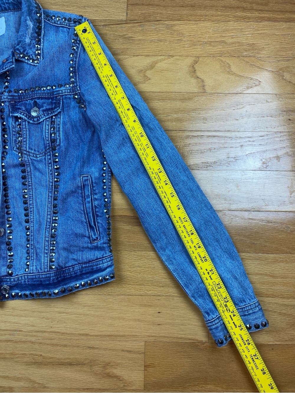 American Eagle Studded jean jacket Size M Distressed Denim Rocker Chic Country - Picture 8 of 12